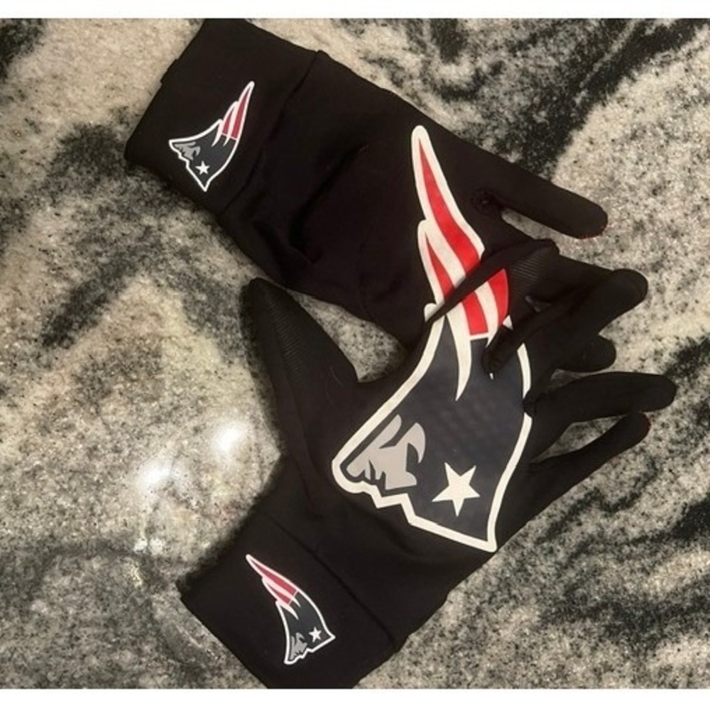 Nike New England Patriots Sideline Gloves Small Black NFL Graphic Logo